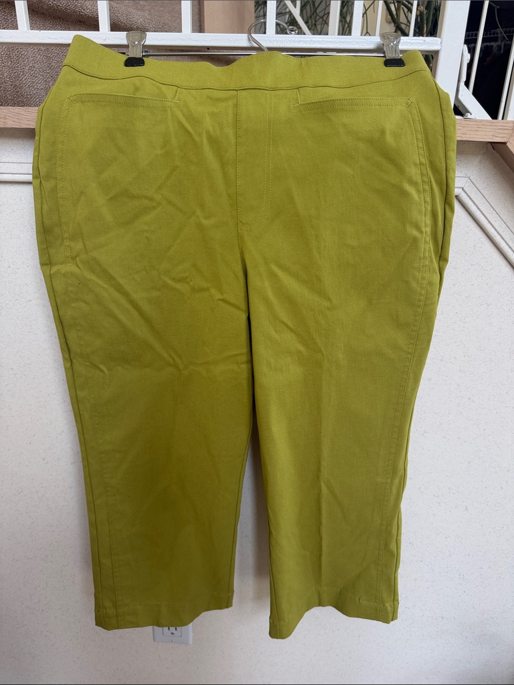 Stretch Pull-On Capris in Chartreuse Green